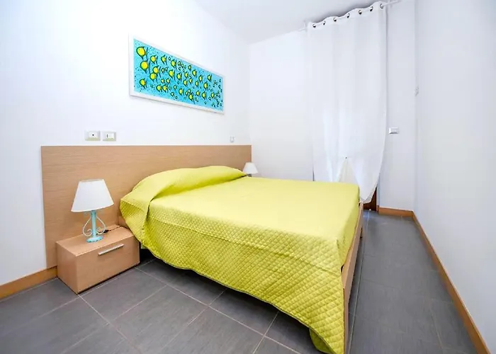 In Italy Near Beaches & Attractions アパート