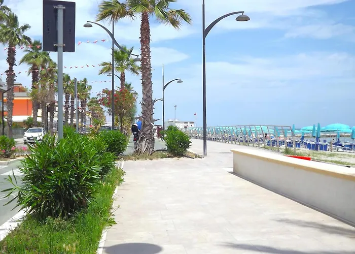 In Italy Near Beaches & Attractions アパート *