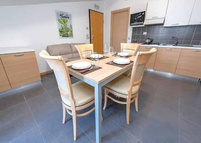 In Italy Near Beaches & Attractions * マルティンシクーロ