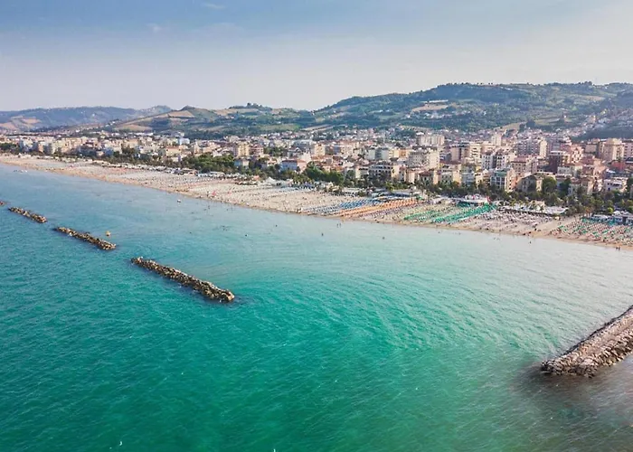 In Italy Near Beaches & Attractions アパート