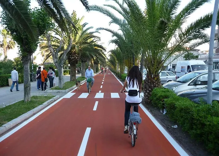 In Italy Near Beaches & Attractions アパート *