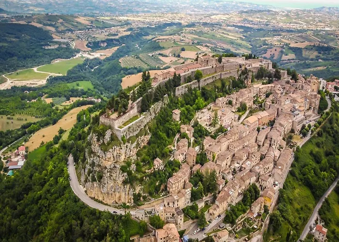 In Italy Near Beaches & Attractions マルティンシクーロ